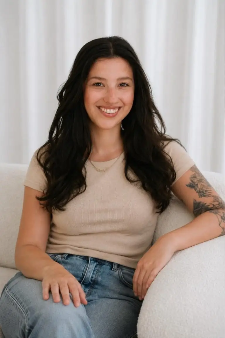 Michaela Tschieder – bilingual Spanish-speaking therapist in Lakewood Colorado (Belmar area) specializing in anxiety, relationship challenges, life transitions, and communication support for adolescents and adults