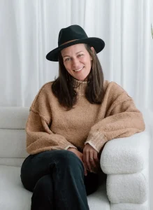 Florence Marlowe- Somatic therapist, mindfulness, grounding.