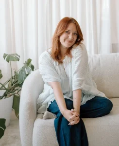 Ariana Van Anne – EMDR and somatic therapist in Arvada Colorado specializing in trauma, couples therapy, and LGBTQ affirming care